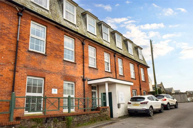 3 bed property, in Erdiston Court, £215,000