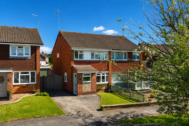 3 bed property, in Meadow Road, £260,000