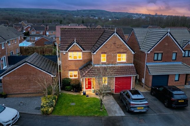 4 bed property, in Golwg Y Waun, £360,000