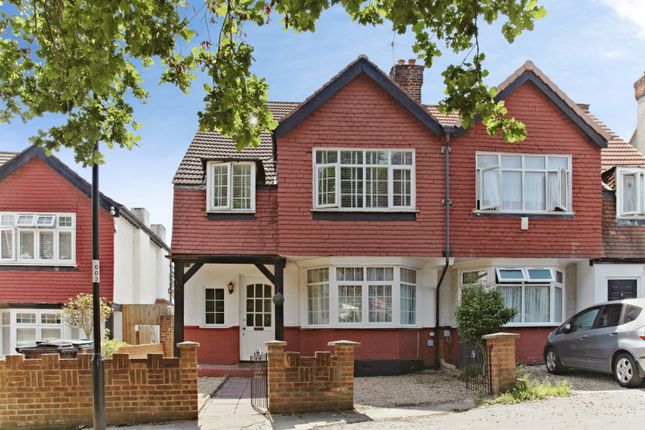 4 bed property, in Forrest Gardens, £600,000