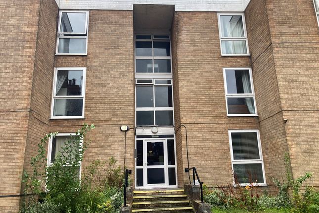 2 bed property, in Acrefield Road, £70,000