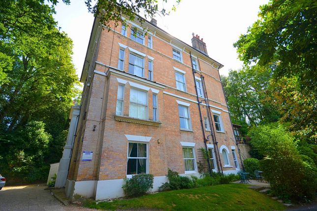 2 bed property, in St. Stephens Road, £100,000