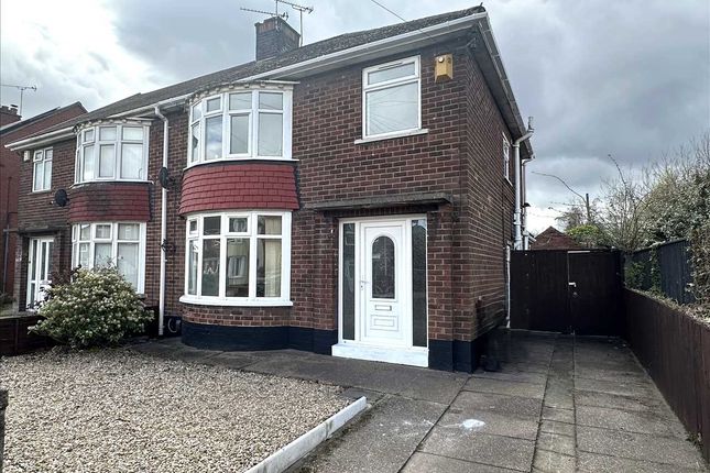 3 bed property, in Cemetery Road, £160,000