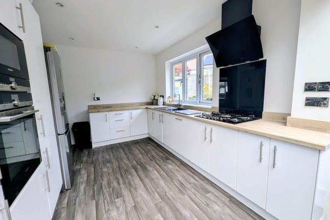 2 bed property, in Moorland View, £325,000