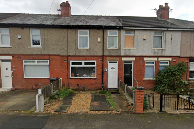 2 bed property, in Maple Crescent, £75,000