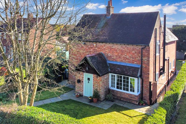 4 bed property, in Little Hollies, £475,000
