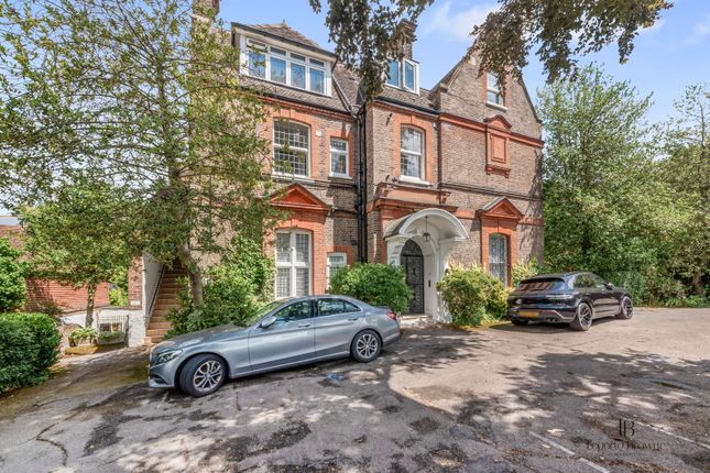 2 bed property, in West Heath Road NW3, £900,000