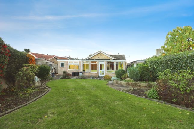 2 bed property, in Balmoral Road, £205,000