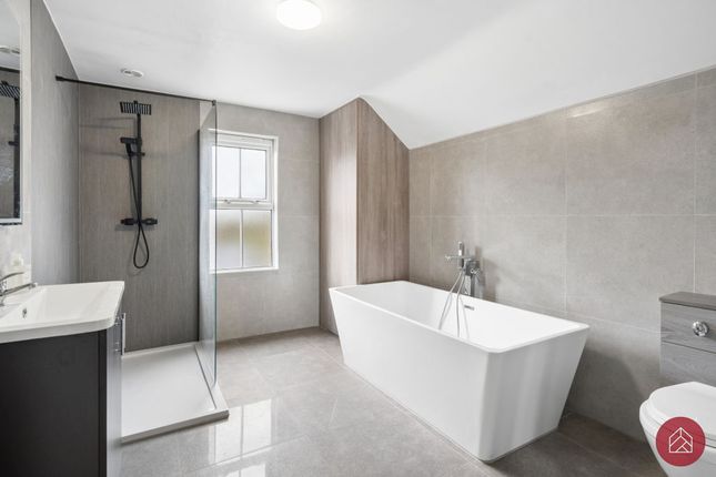 3 bed property, in London Road, £550,000