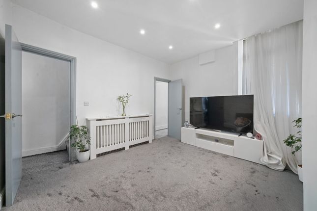 4 bed property, in 16 Downing Road, £145,000