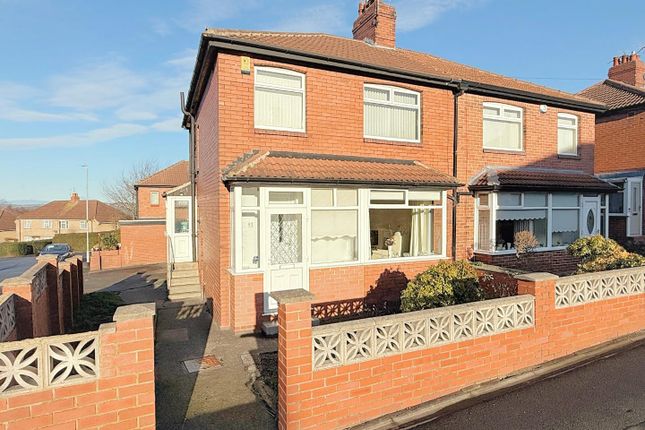 3 bed property, in Pembroke Road, £240,000