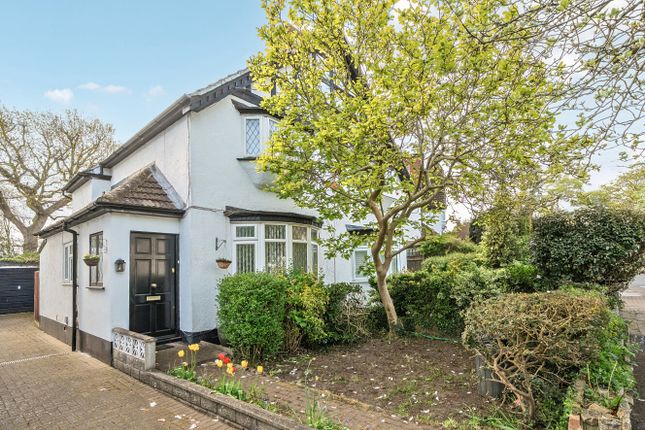 2 bed property, in Glebe House Drive, £500,000
