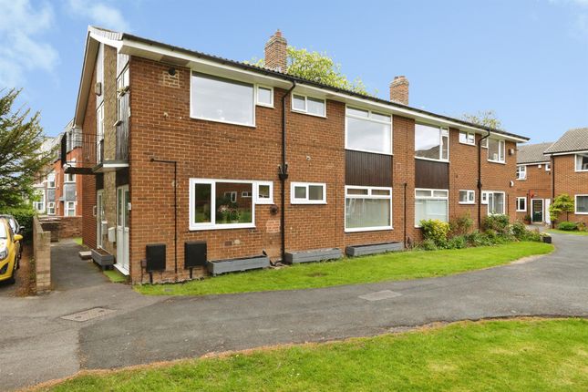 3 bed property, in The Crescent, £110,000