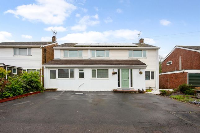 4 bed property, in Hazleton Way, £600,000