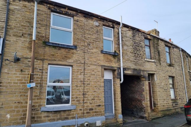 2 bed property, in Canal Street, £130,000