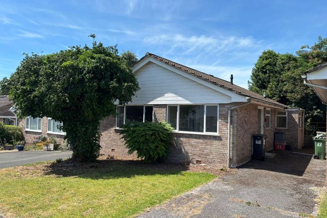 2 bed property, in Pendre Gardens, £200,000
