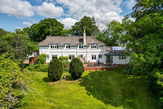 5 bed property, in Ruckinge Road, £950,000