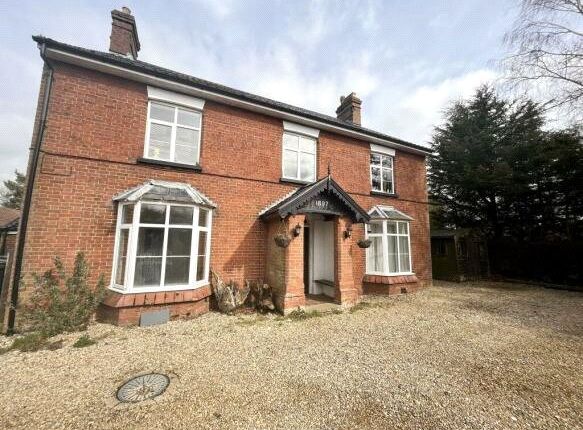 2 bed property, in Reepham Road, £100,000