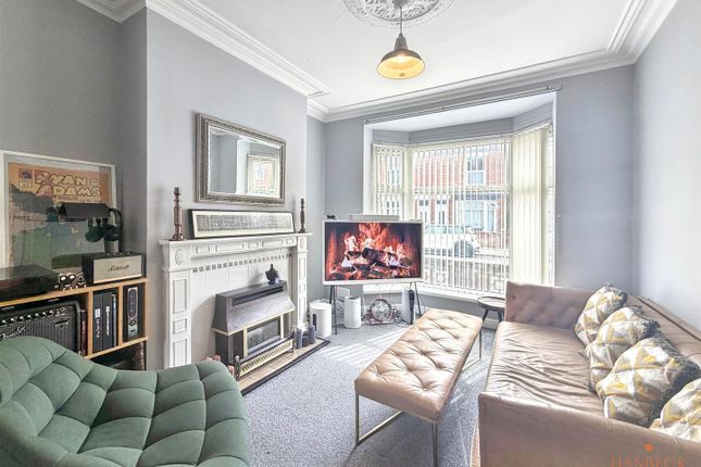 2 bed property, in Buckingham Street, £85,000