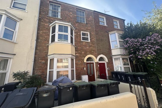 2 bed property, in Turton Street, £150,000