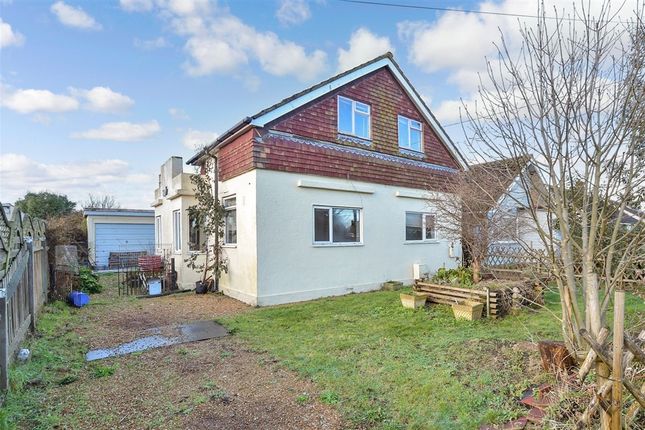 2 bed property, in Dunes Road, £225,000