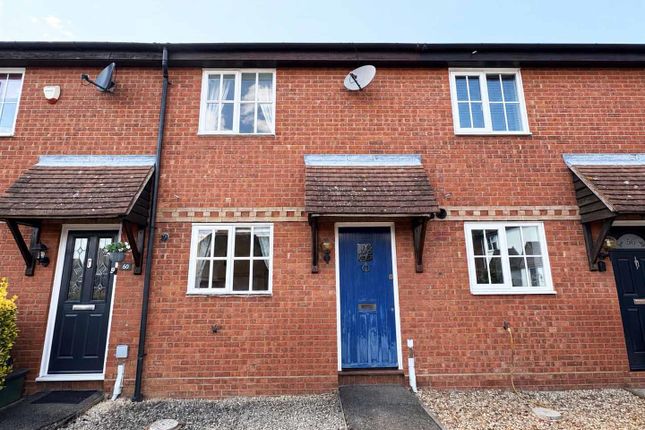 2 bed property, in Cusak Road, £325,000