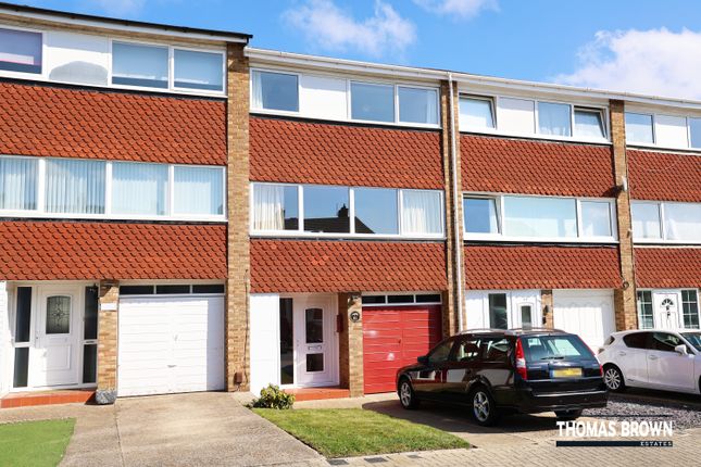 4 bed property, in Place Farm Avenue, £520,000