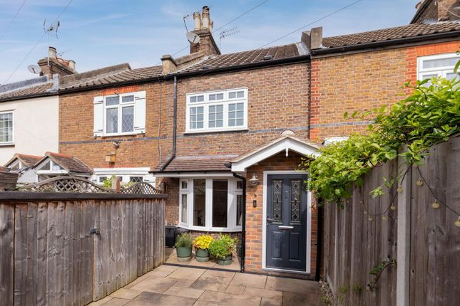 2 bed property, in Mill Lane, £435,000