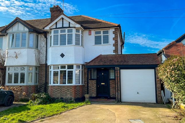 3 bed property, in Summer Avenue, £825,000