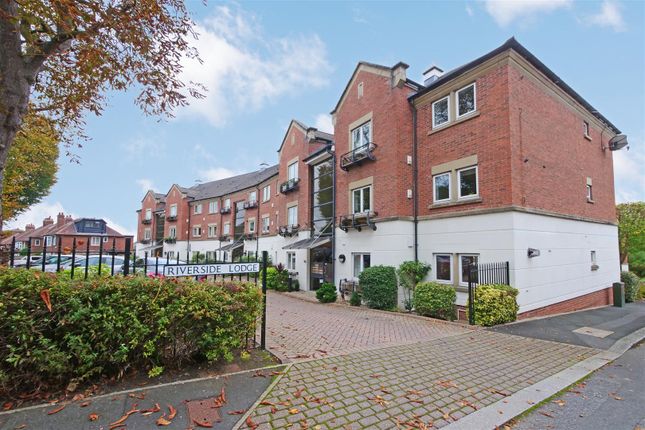 2 bed property, in Riverside Lodge, £325,000