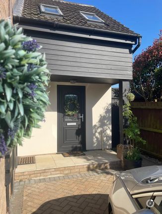 5 bed property, in Gunton Road, £325,000