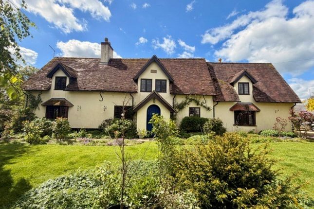 5 bed property, in The Street, £600,000