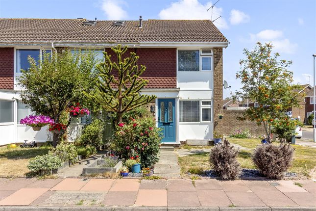 2 bed property, in Montreal Way, £300,000