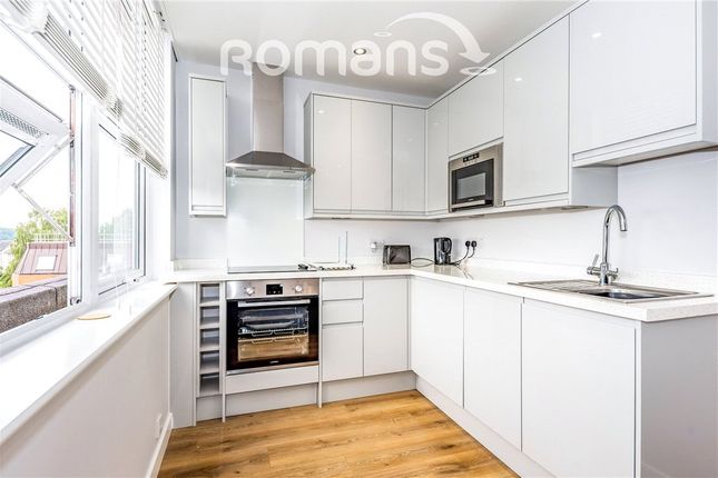 1 bed property, in Trident House, £140,000