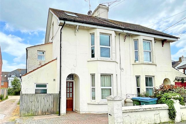 2 bed property, in Beaconsfield Road, £220,000