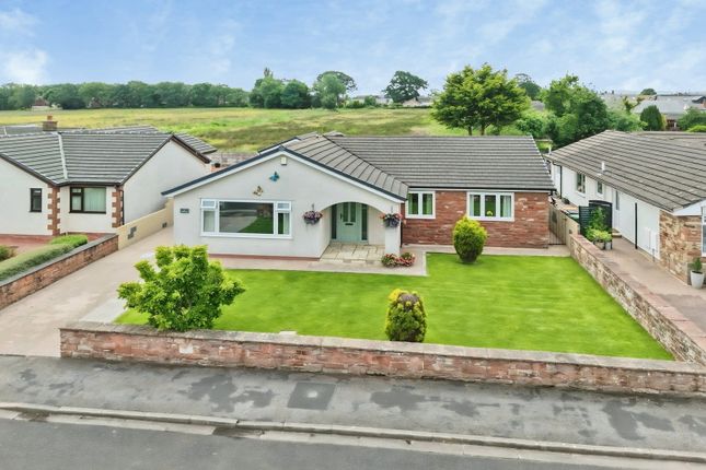 3 bed property, in Woodhayes, £375,000