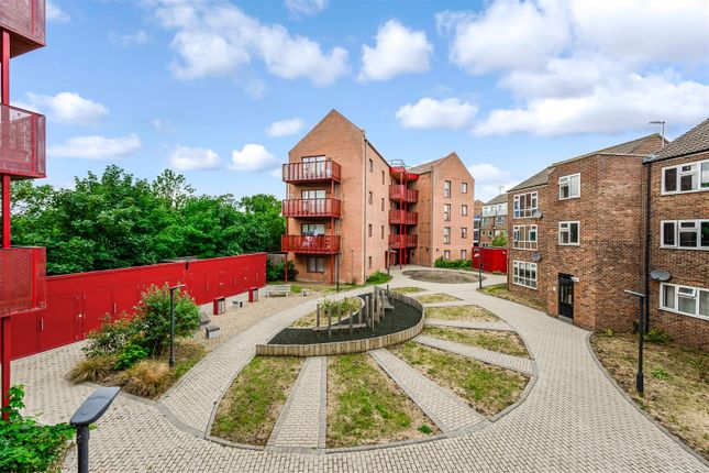 2 bed property, in Pretoria Avenue, £450,000