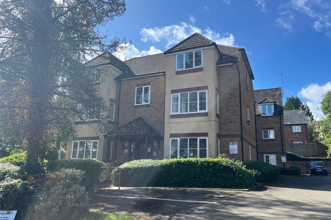 1 bed property, in The Cloisters, £85,000