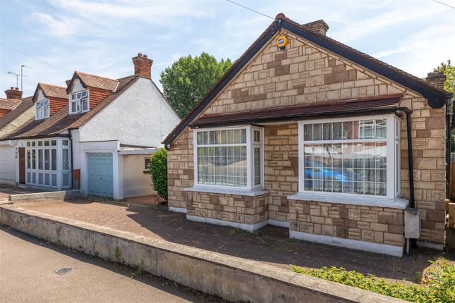 2 bed property, in Chingford Avenue, £650,000