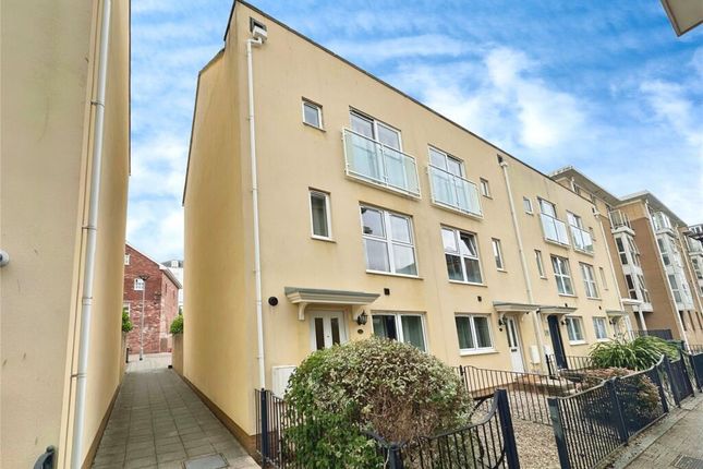 4 bed property, in Richmond Court, £500,000