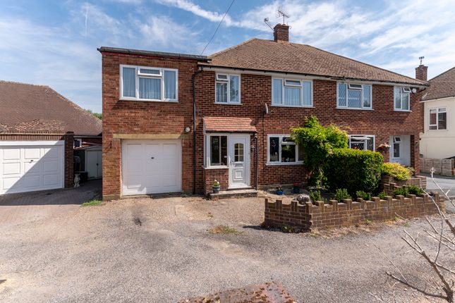 4 bed property, in Thames Close, £550,000