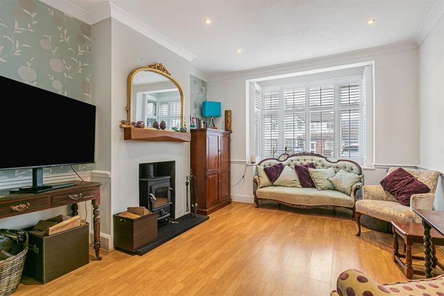 5 bed property, in Clarence Avenue, £825,000