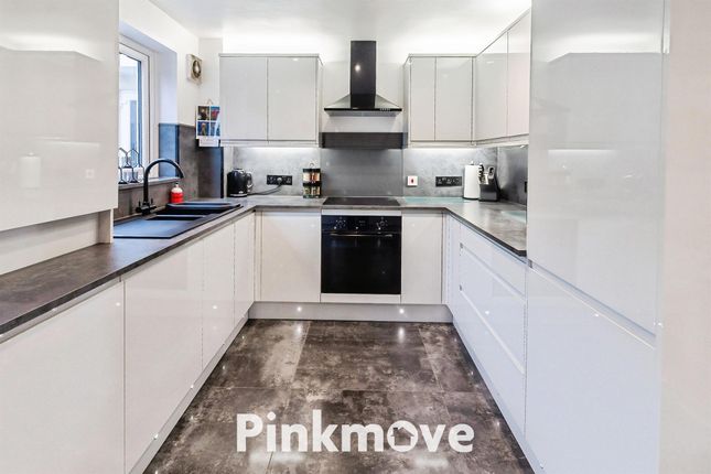 3 bed property, in Rosemead, £270,000