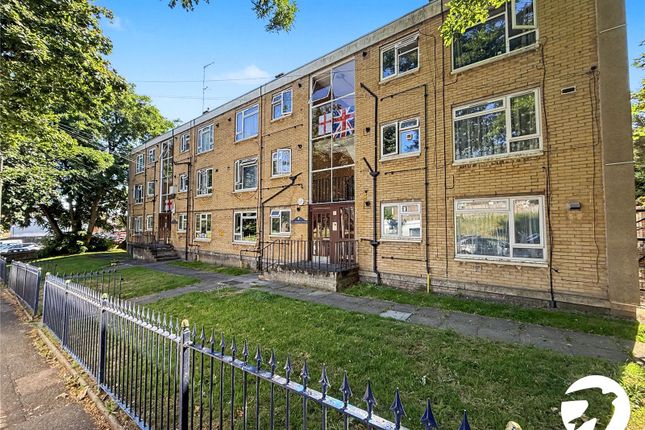 1 bed property, in Churchill Avenue, £130,000