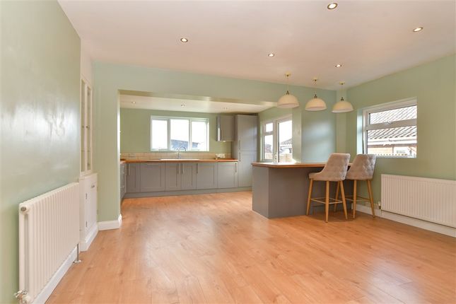 3 bed property, in Golden Hill, £350,000