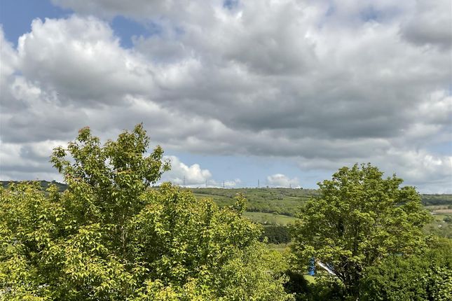 Studio, in Heol Llanelli, £36,000