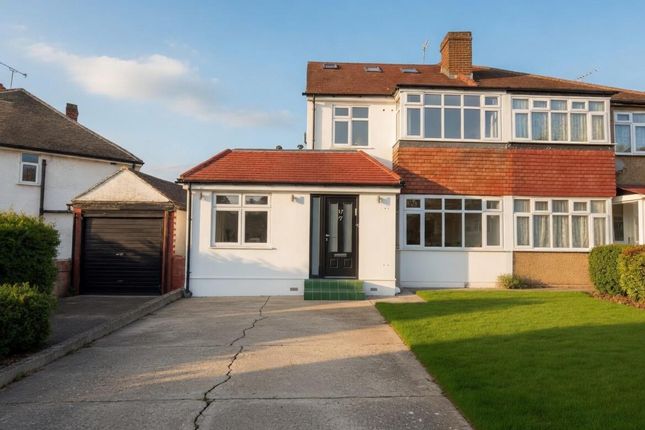 5 bed property, in Wyre Grove, £780,000