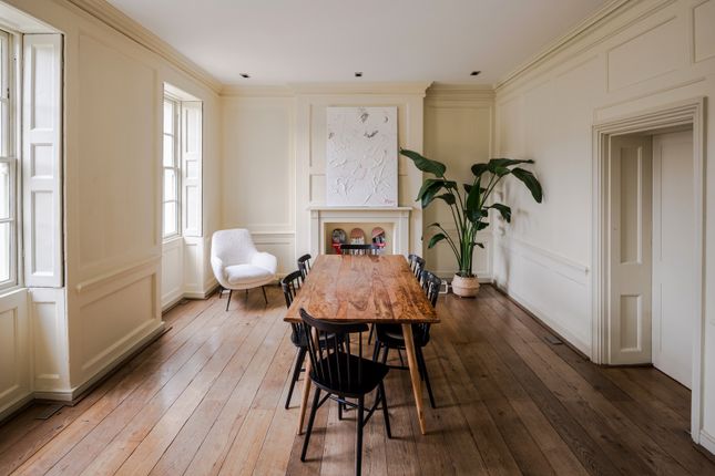 2 bed property, in Charles Square, £950,000