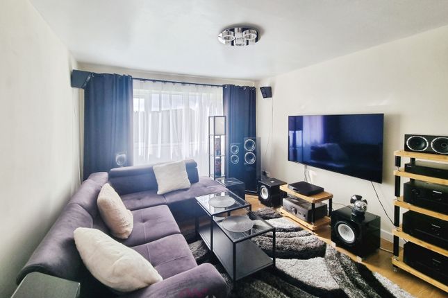 4 bed property, in Borrowdale Close, £115,000