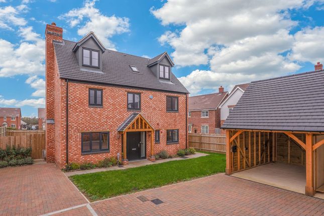5 bed property, in Spa Farm Court, £750,000